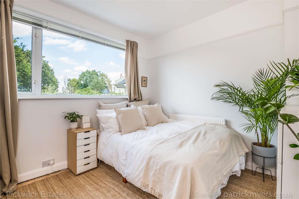 2 Bedroom Flat SE6 4UW Blythe Close Pickwick Estates