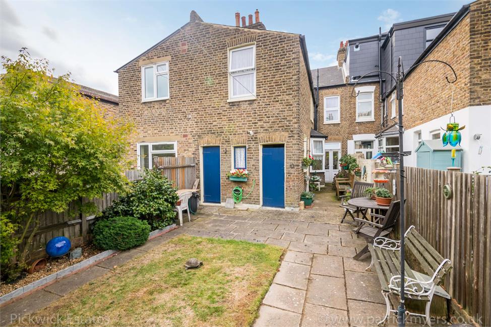 4 Bedroom House SE23 1DJ Agnew Road Pickwick Estates