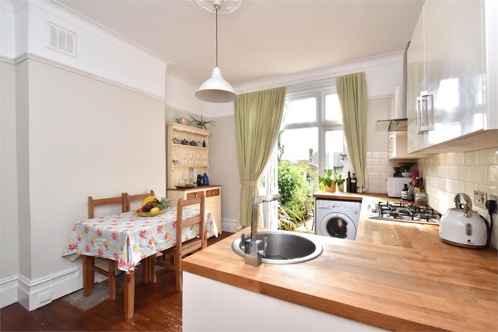 1 Bedroom Flat SE23 3RL Benson Road Pickwick Estates