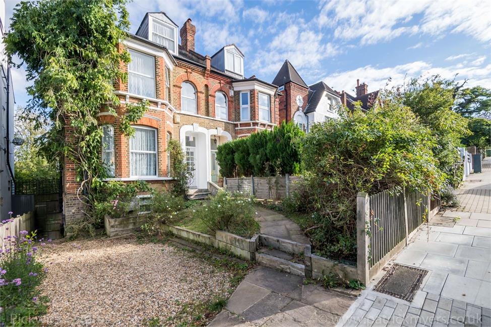 5 Bedroom House SE22 0PQ Overhill Road Pickwick Estates