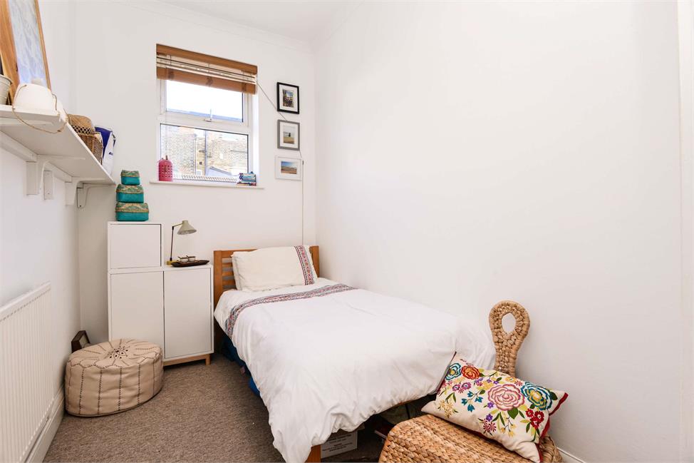 2 Bedroom Flat SE23 1DZ Honor Oak Park Pickwick Estates