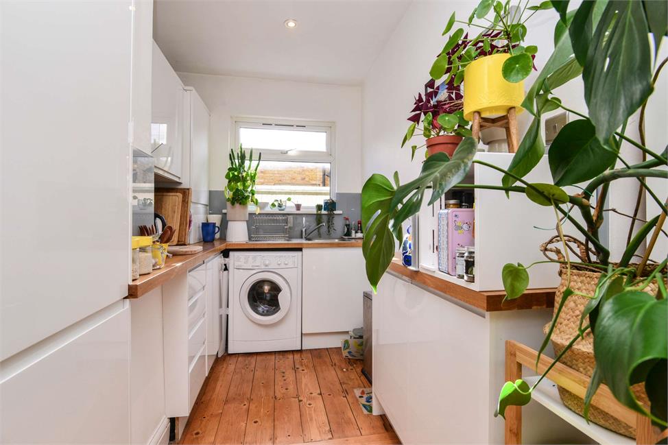 2 Bedroom Flat SE23 1DZ Honor Oak Park Pickwick Estates