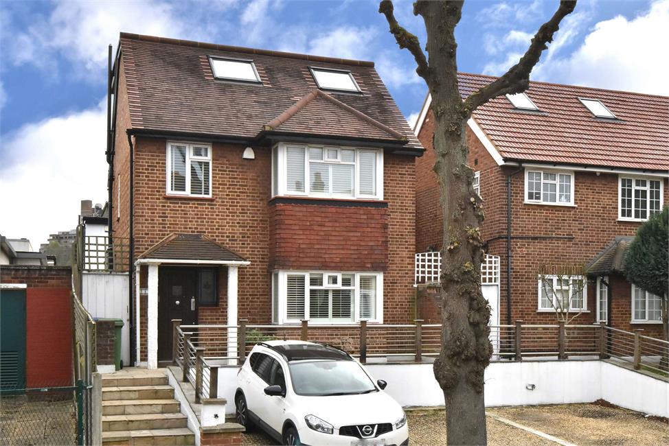 5 Bedroom House SE22 0JT Barry Road Pickwick Estates