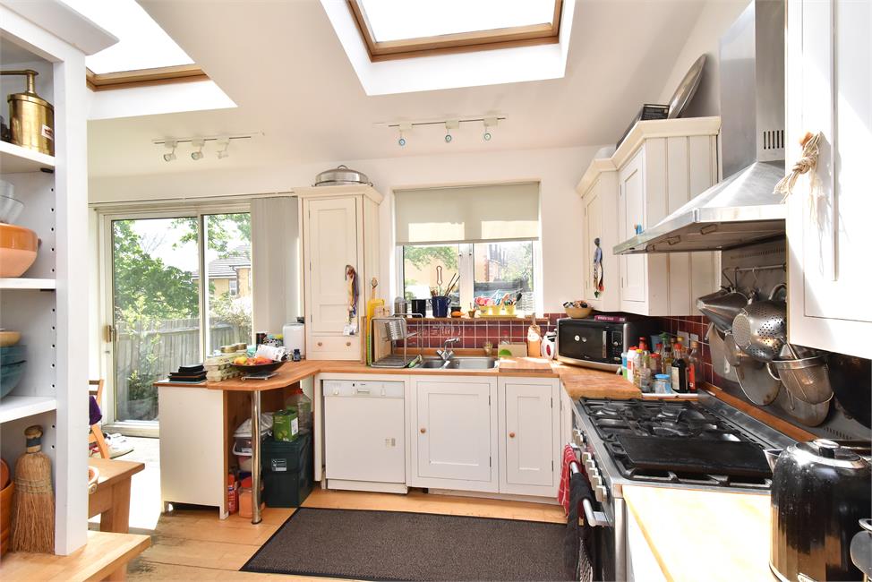 4 Bedroom House SE23 3TD Dunoon Road Pickwick Estates