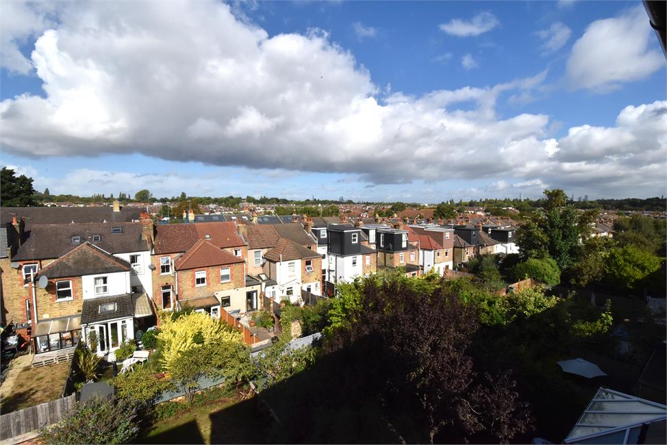 5 Bedroom House SE4 1AP Salehurst Road Pickwick Estates