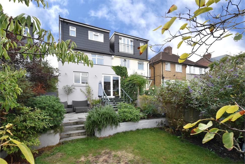5 Bedroom House SE4 1AP Salehurst Road Pickwick Estates