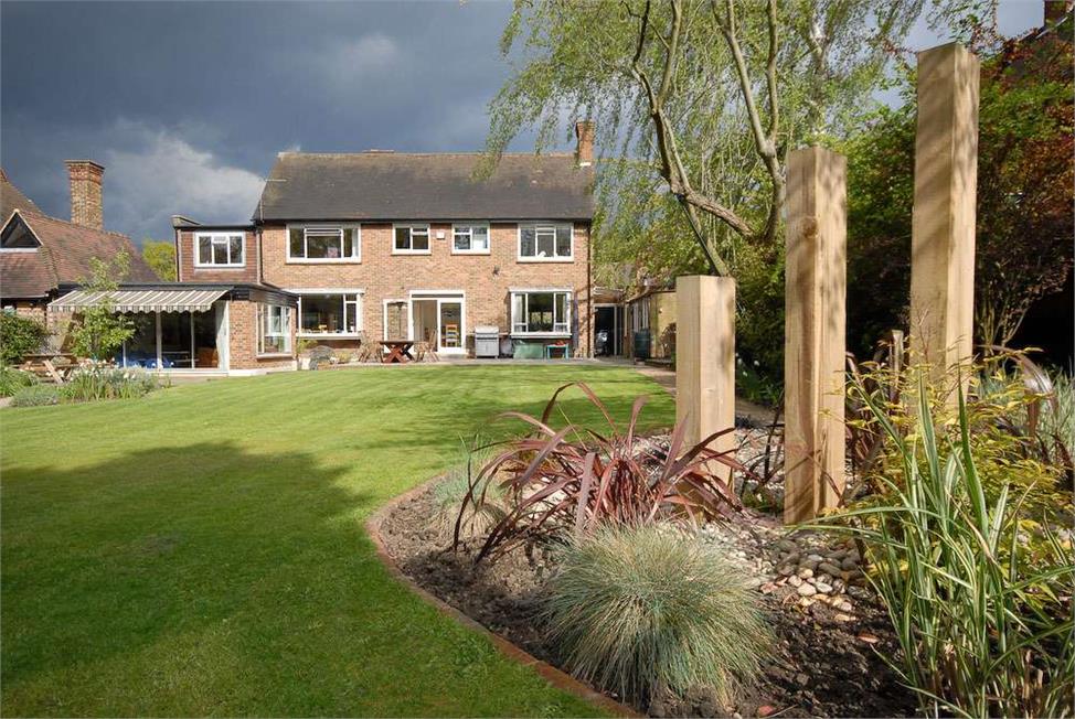 4 Bedroom House SE21 7ET Frank Dixon Way Pickwick Estates