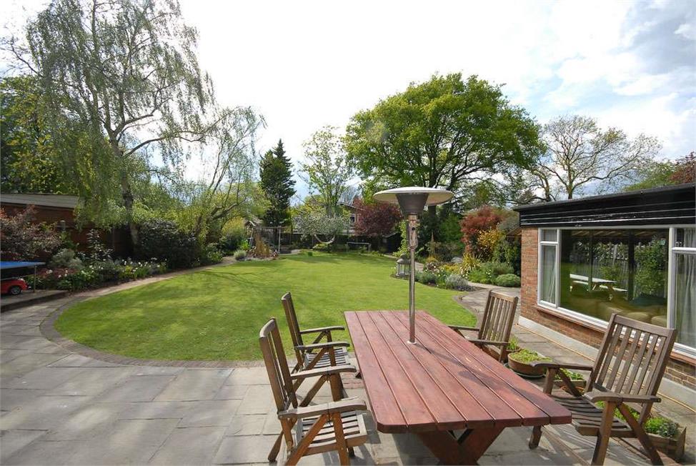 4 Bedroom House SE21 7ET Frank Dixon Way Pickwick Estates