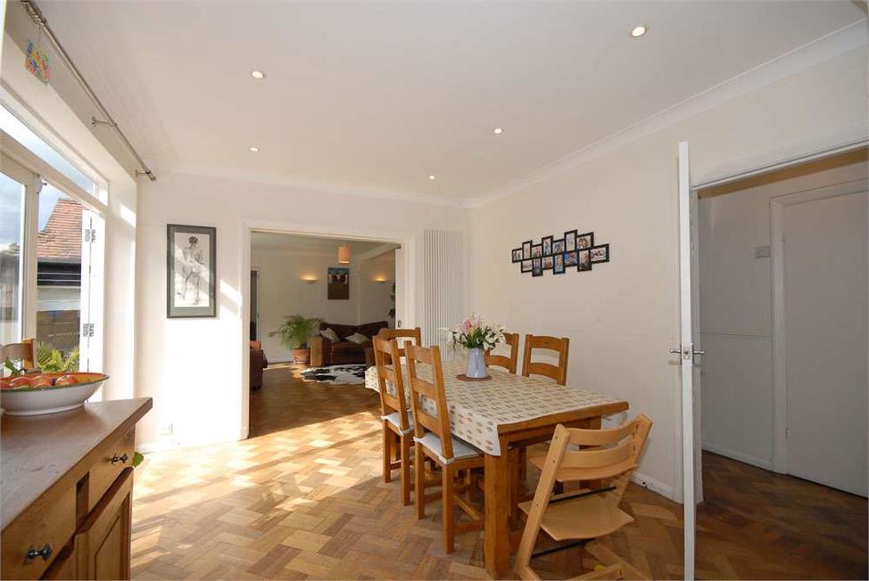 4 Bedroom House SE21 7ET Frank Dixon Way Pickwick Estates