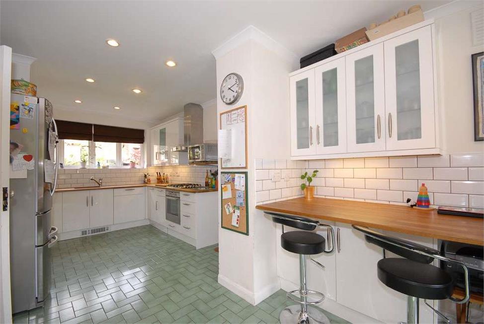 4 Bedroom House SE21 7ET Frank Dixon Way Pickwick Estates