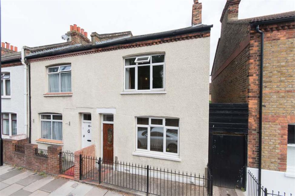 2 Bedroom House SE27 9LB Robson Road Pickwick Estates