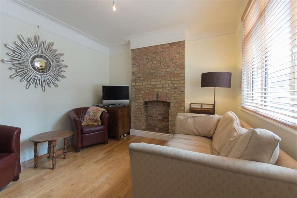 2 Bedroom House SE27 9LB Robson Road Pickwick Estates
