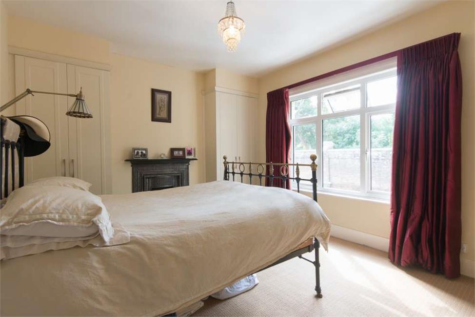 2 Bedroom House SE27 9LB Robson Road Pickwick Estates